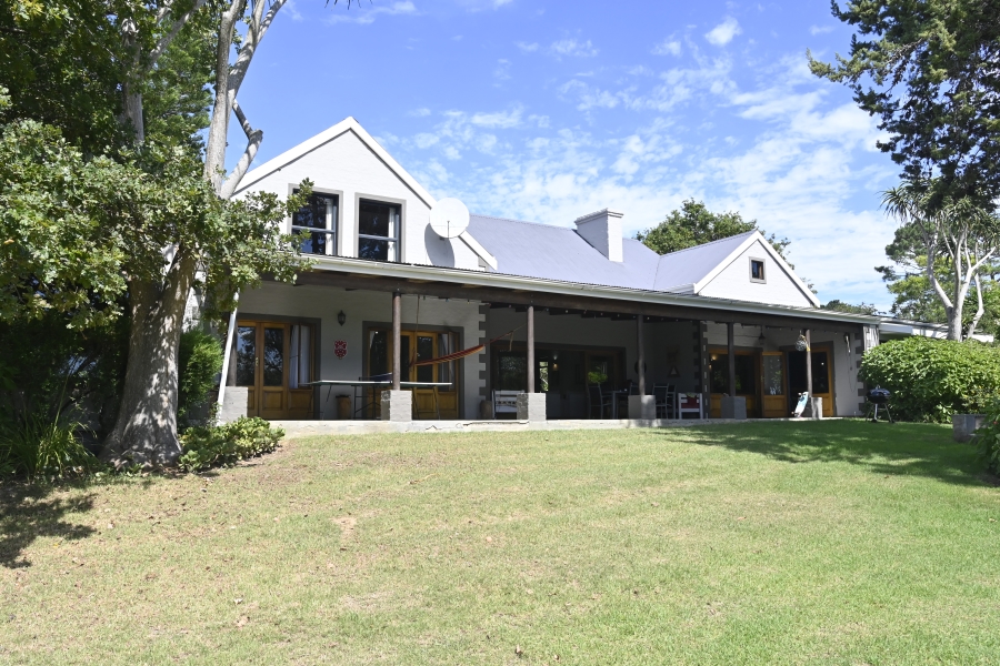 To Let 5 Bedroom Property for Rent in Rheenendal Western Cape
